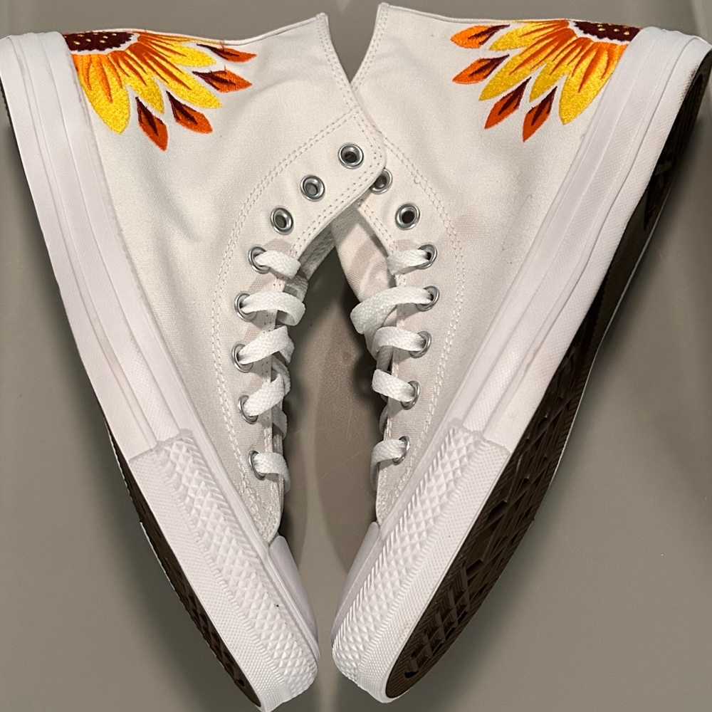 Converse Chuck Taylor All Star High Sunflower Yellow White Orange size 9.5 NEW